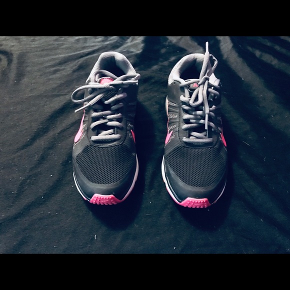 Nike women’s size 6 Nike Dart Athletic Shoes - Picture 3 of 7
